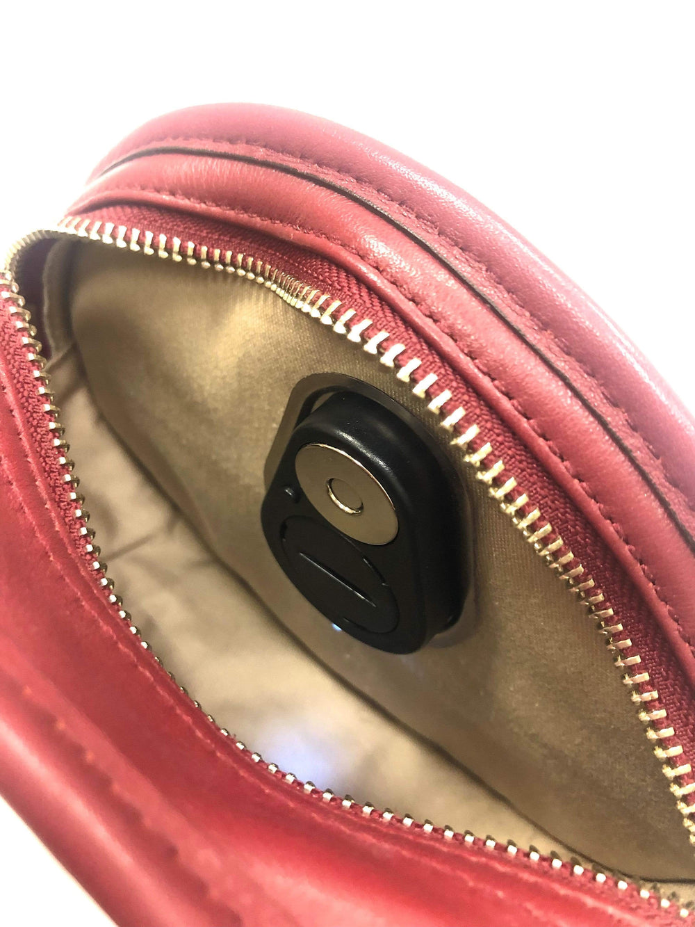 Ohio Travel Bag Novelty & Gift 2" Black, Magnetic Snap Purse Light, Plastic, #P-2757 P-2757