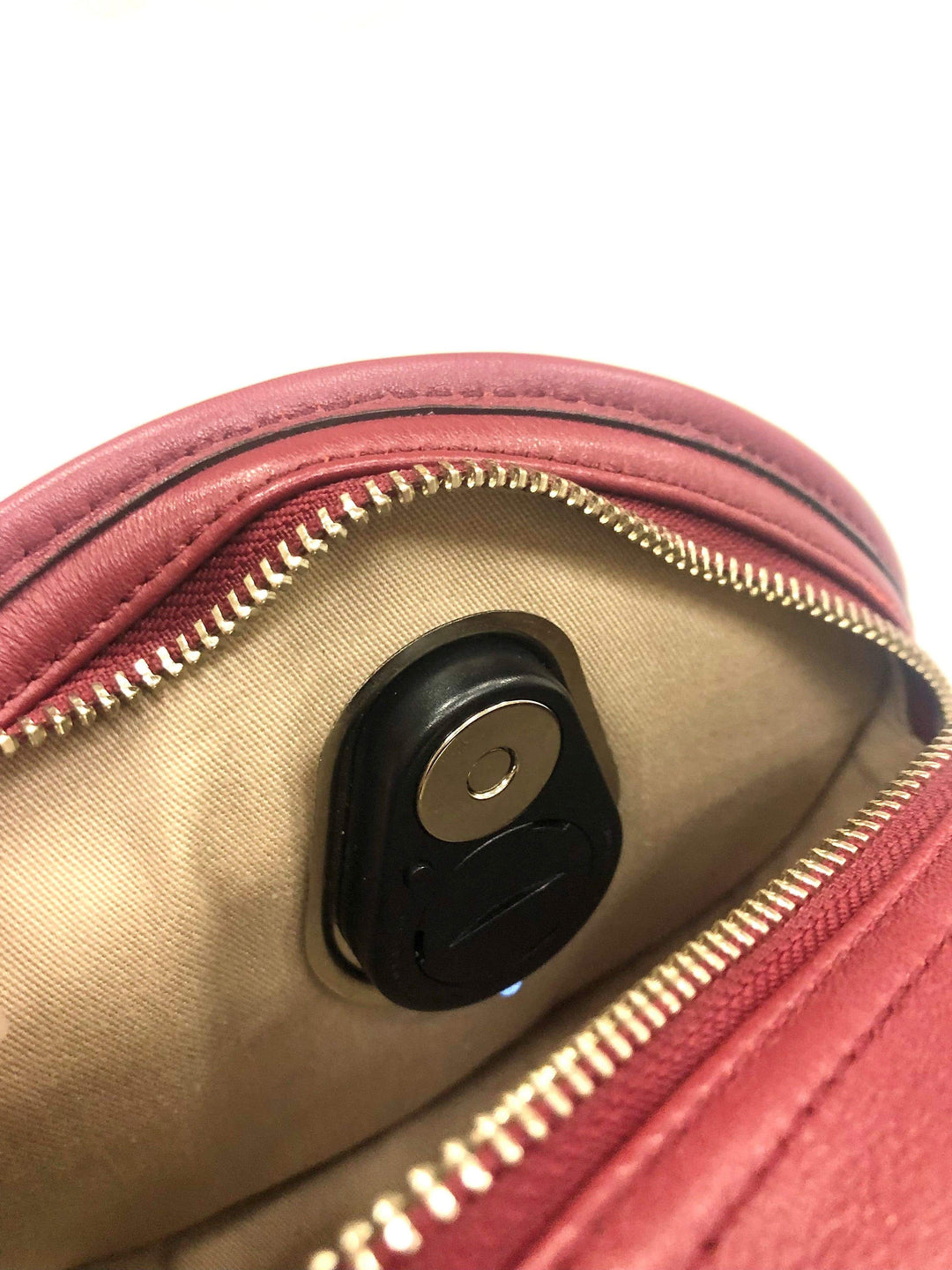 Ohio Travel Bag-Novelty & Gift-2 Black, Magnetic Snap Purse Light,  Plastic, #P-2757-$2.70